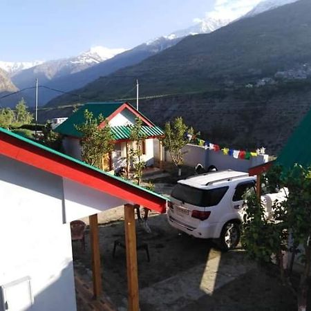 Flying Monk Huts & Restaurant Bed & Breakfast Kyelang Bagian luar foto