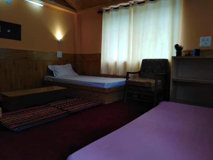 Flying Monk Huts & Restaurant Bed & Breakfast Kyelang Bagian luar foto