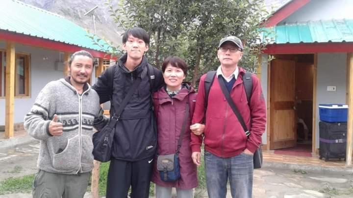 Flying Monk Huts & Restaurant Bed & Breakfast Kyelang Bagian luar foto